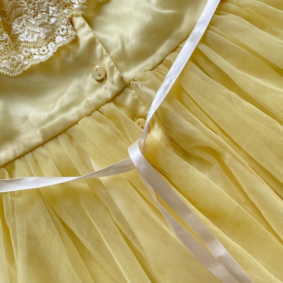 Fresh Yellow Belle Dress with Lace detailing- Girls - 4–5years - Used - Picture 8 of 13